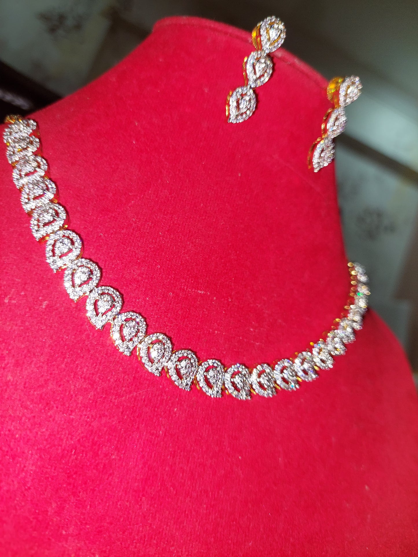 A star mango cut mossanite stone diamond cut replica necklace.