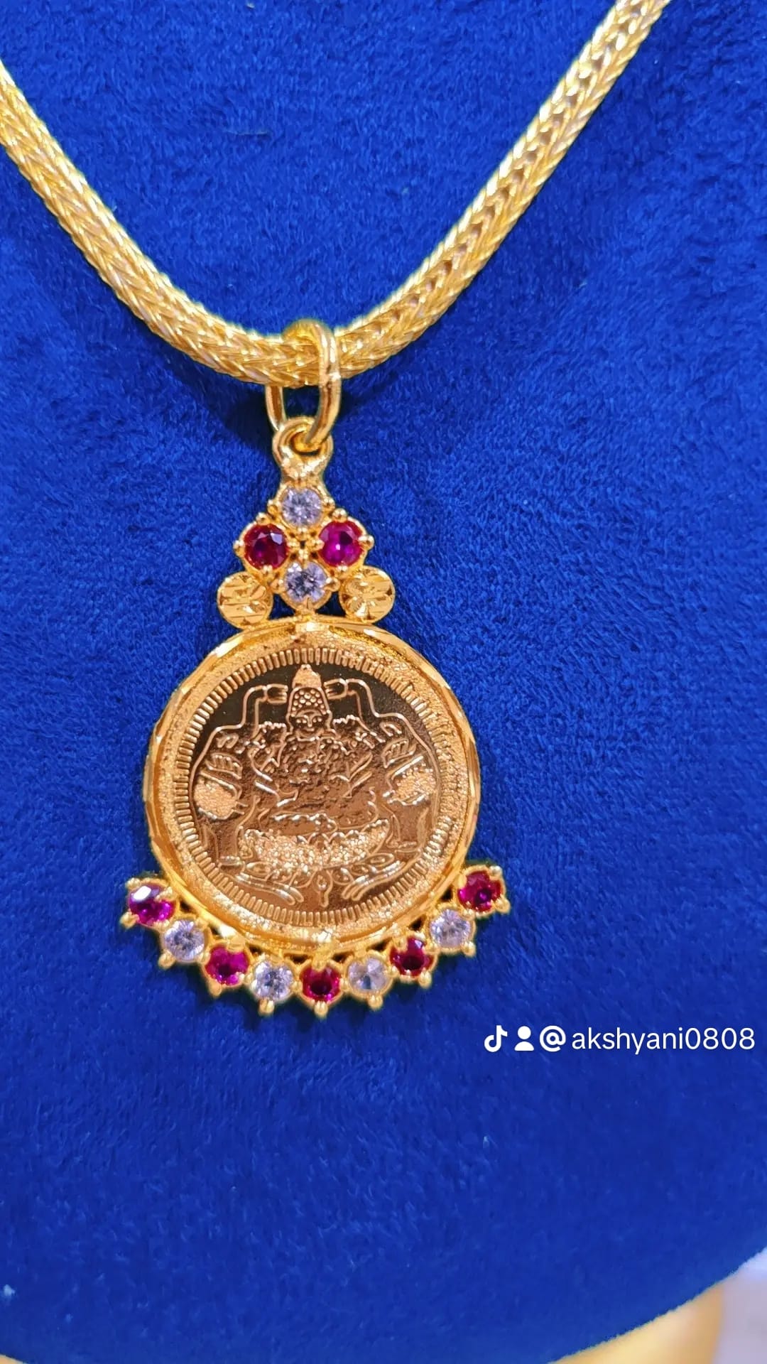 Mahalakshimi coin with ceylonese chain. Not 916. Code 721