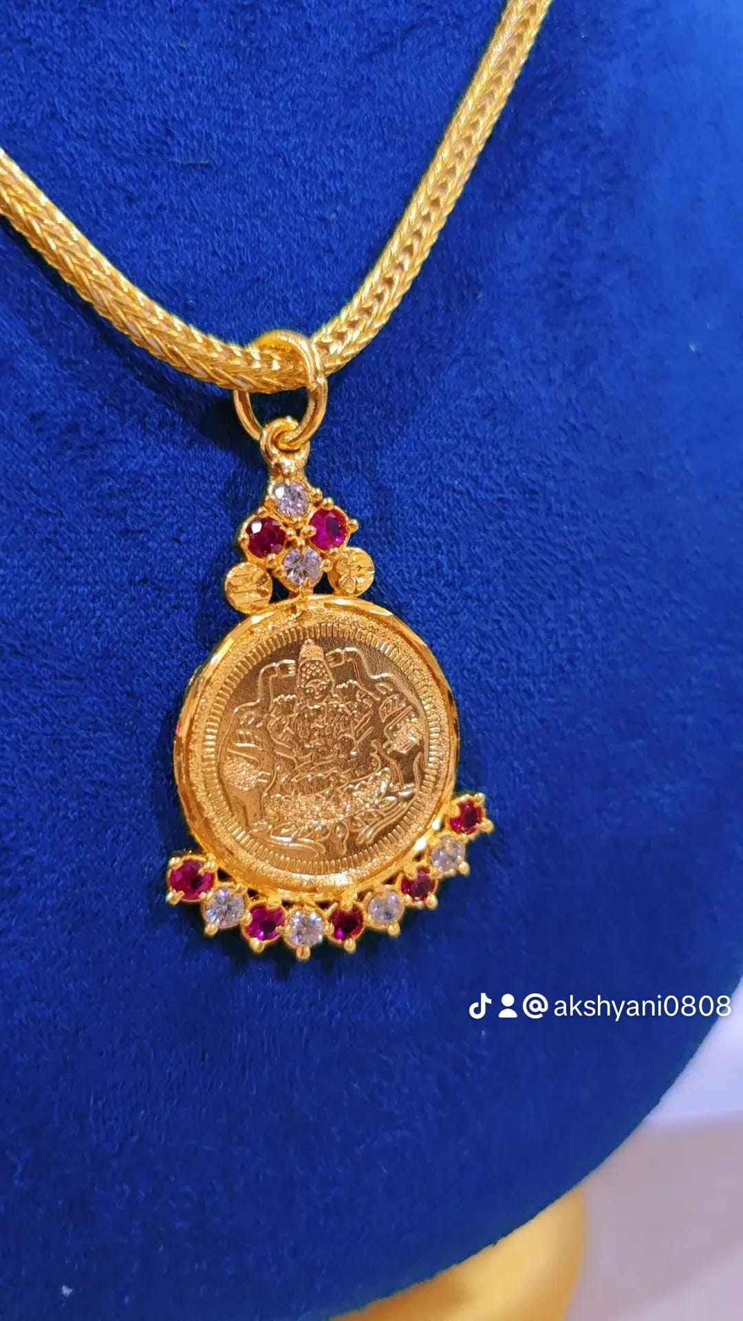 Mahalakshimi coin with ceylonese chain. Not 916. Code 721