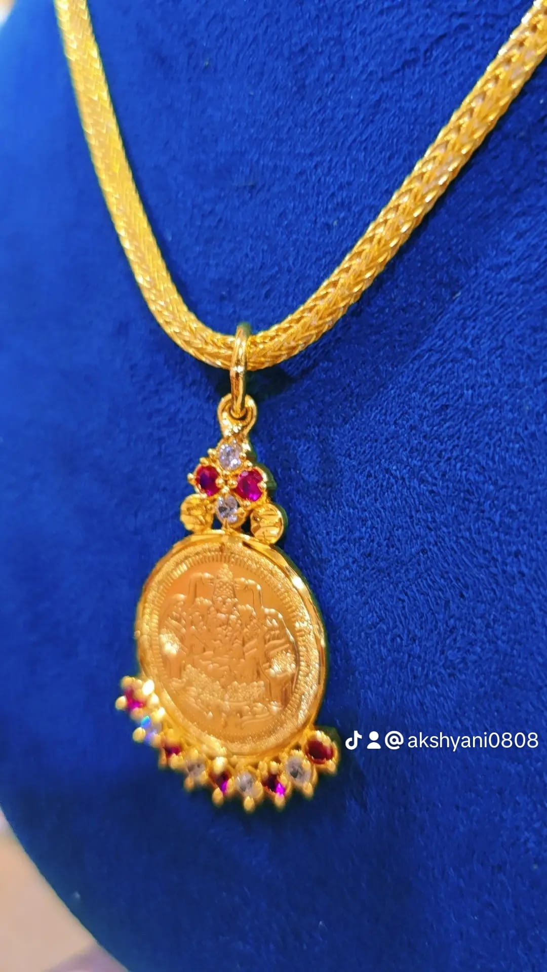 Mahalakshimi coin with ceylonese chain. Not 916. Code 721