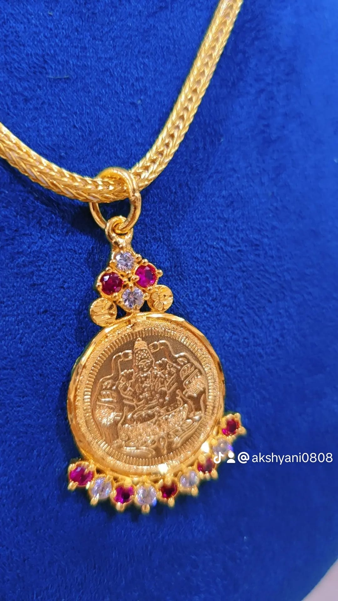 Mahalakshimi coin with ceylonese chain. Not 916. Code 721