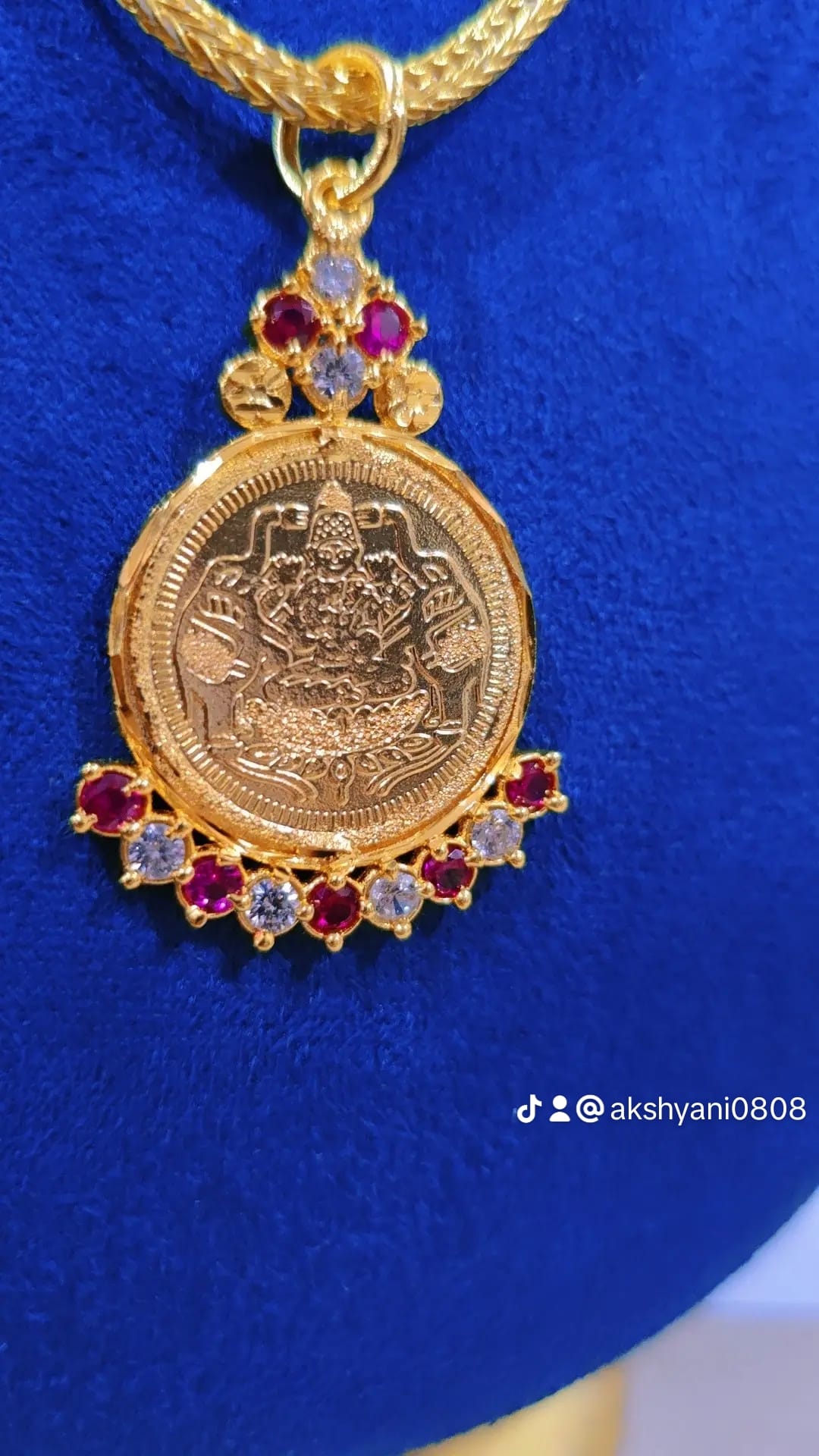 Mahalakshimi coin with ceylonese chain. Not 916. Code 721