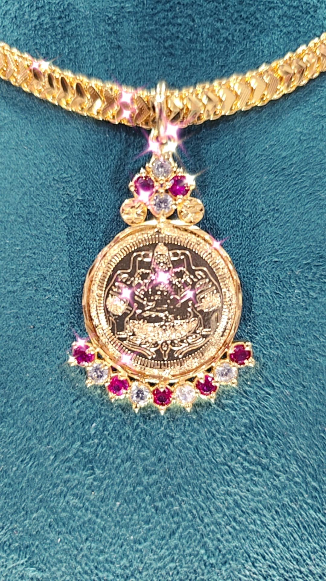 Mahalakshimi coin with cz cut chain. Not 916 gold . Functionwear type . Read description