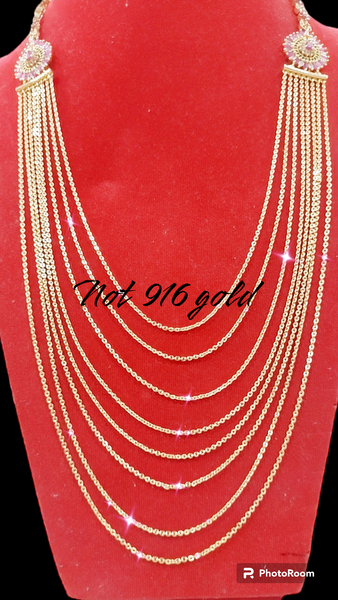 Brooch chain with layers chain