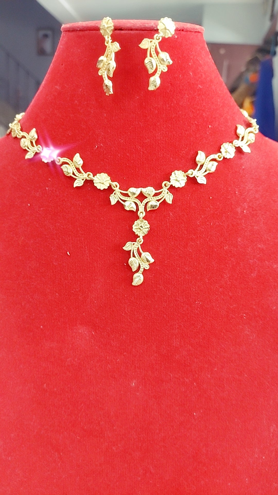 Flower necklace with earrings not 916 gold