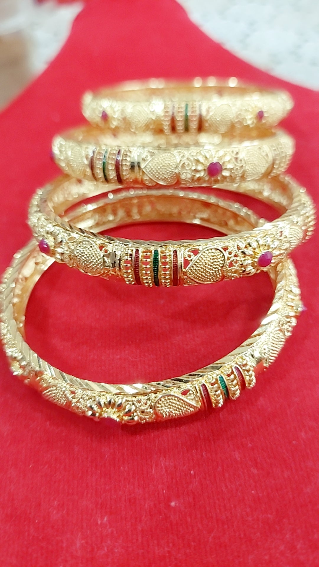 2.4 ( 4 pcs bangles not 916