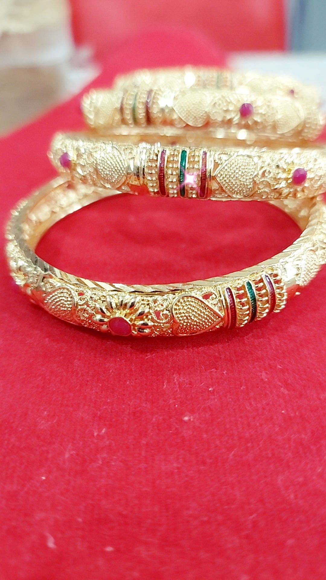 2.4 ( 4 pcs bangles not 916