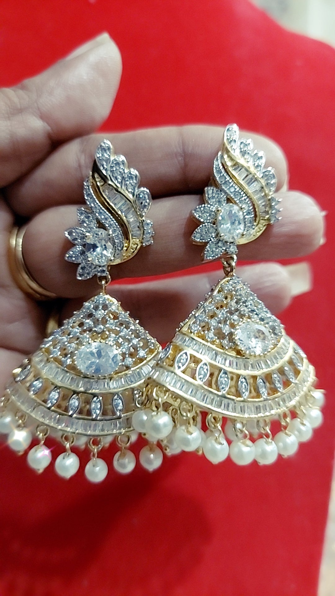 White bonanza earrings