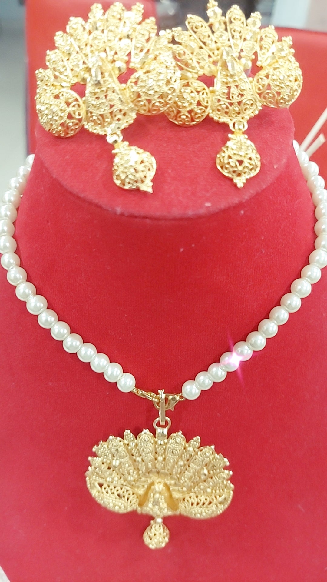 Pearlie exotic set with earrings