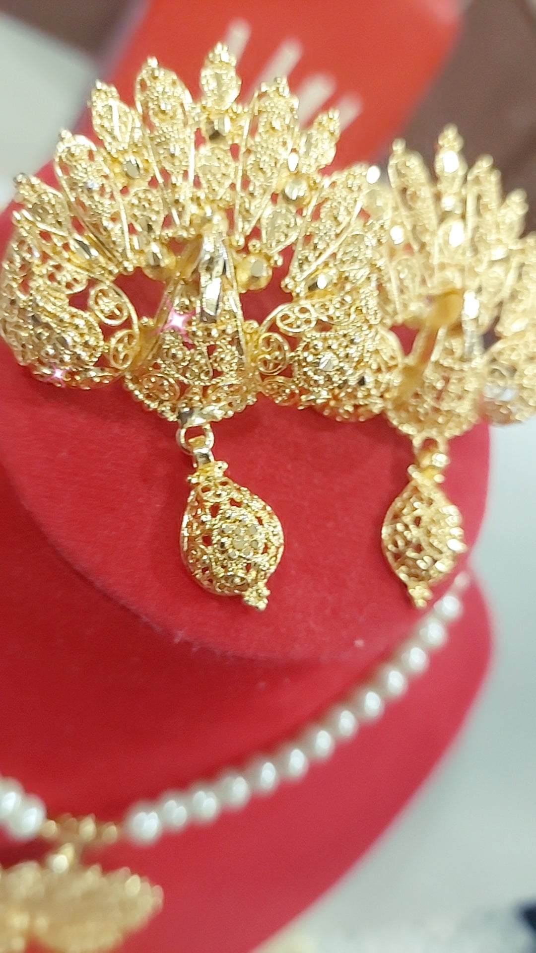 Pearlie exotic set with earrings