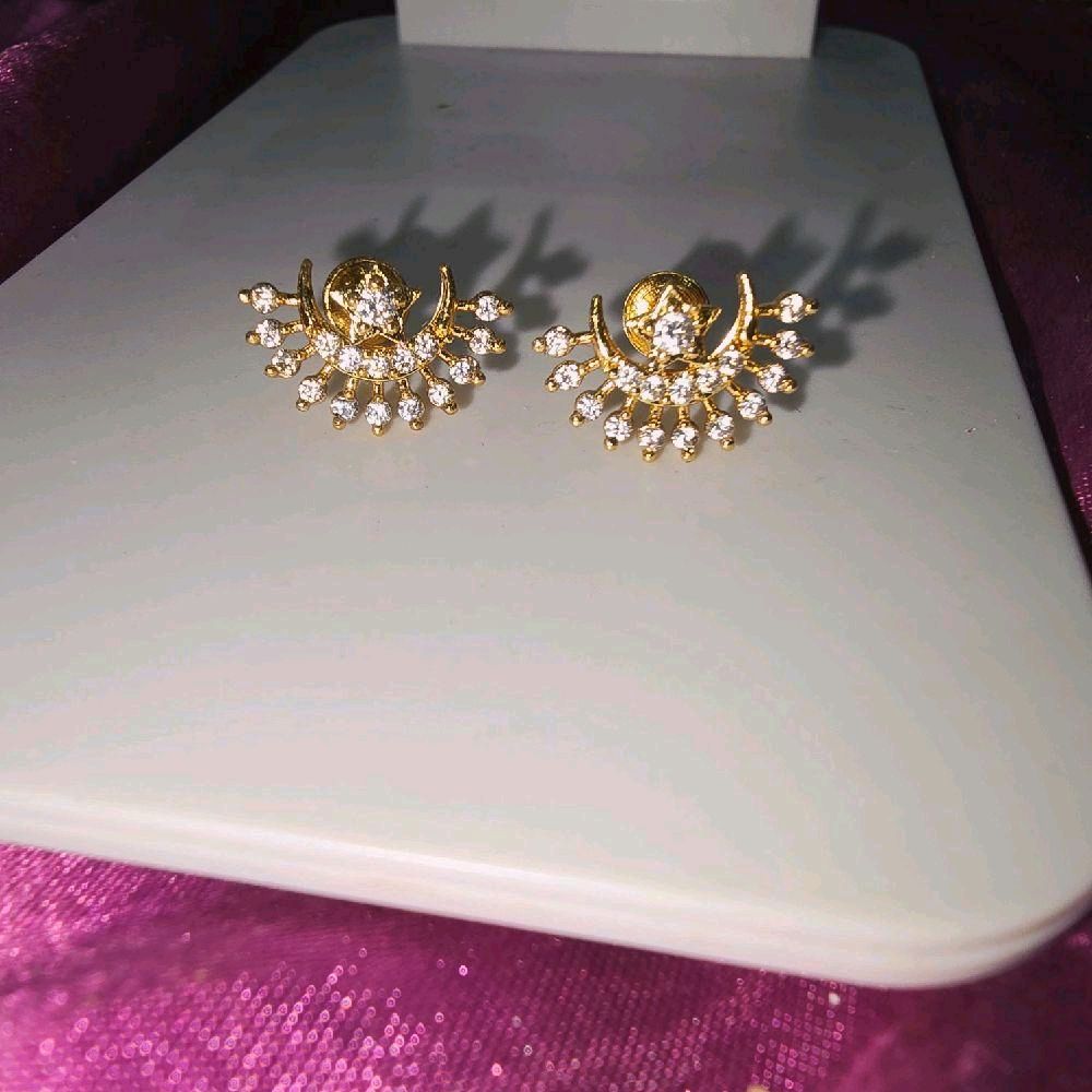 Small cut burst fanearrings. Indian screw type. Not 916 gold