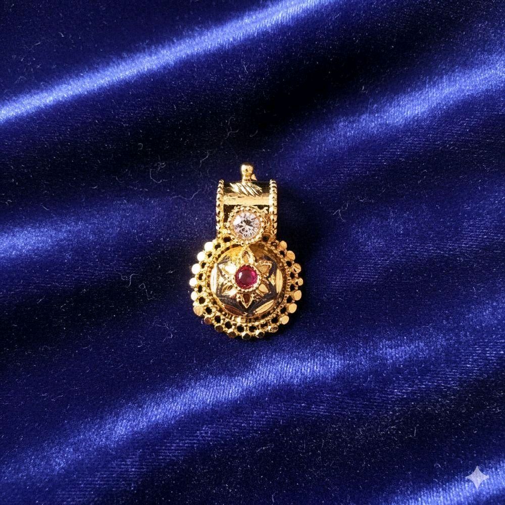 Title: 10 cents coin medium & petite pottu thali. Not 916 gold.

  * Size: 10 cent Singapore coin size.

  * Material: Not 916 gold.



  * Usage: Not suitable for wearing in the shower.