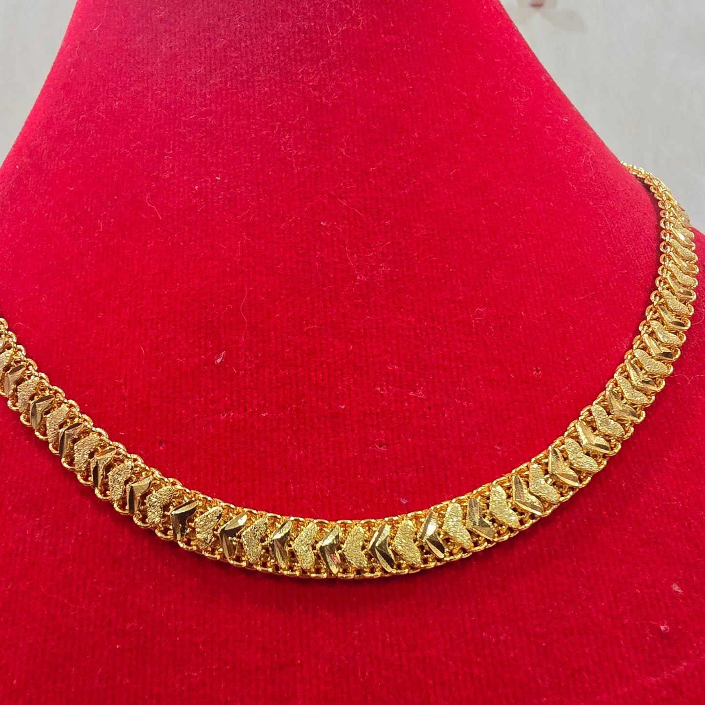 Diamond cut chain. Functionwear type of jewellery.  NOT 916 GOLD.