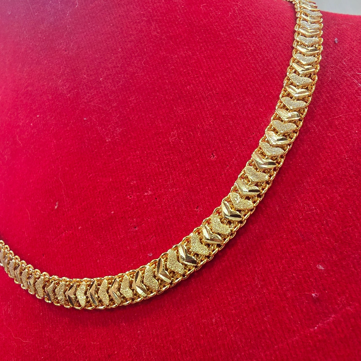 Diamond cut chain. Functionwear type of jewellery.  NOT 916 GOLD.