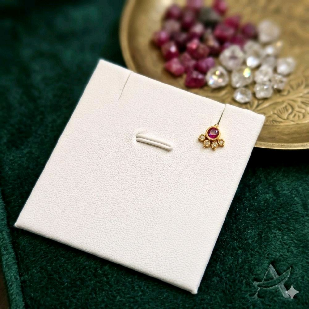 Medium size 3 stone flower nosepin. CODE 801. Colours available. Indian screw type