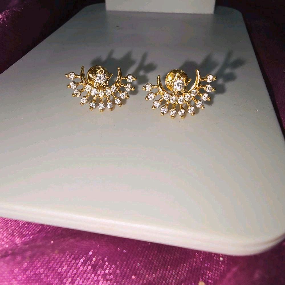 Small cut burst fanearrings. Indian screw type. Not 916 gold