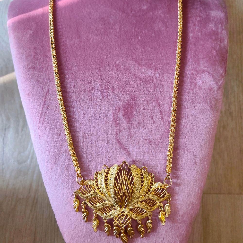 28 inches functionwear lotus cut maalai. Not 916 gold. M090