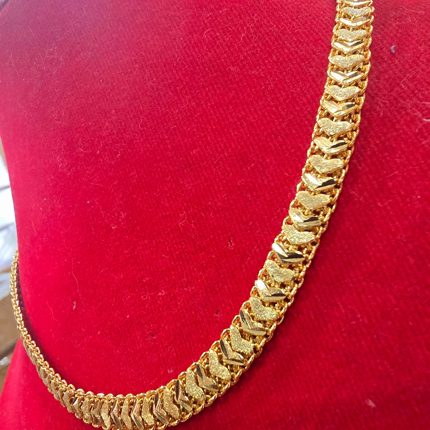Diamond cut chain. Functionwear type of jewellery.  NOT 916 GOLD.