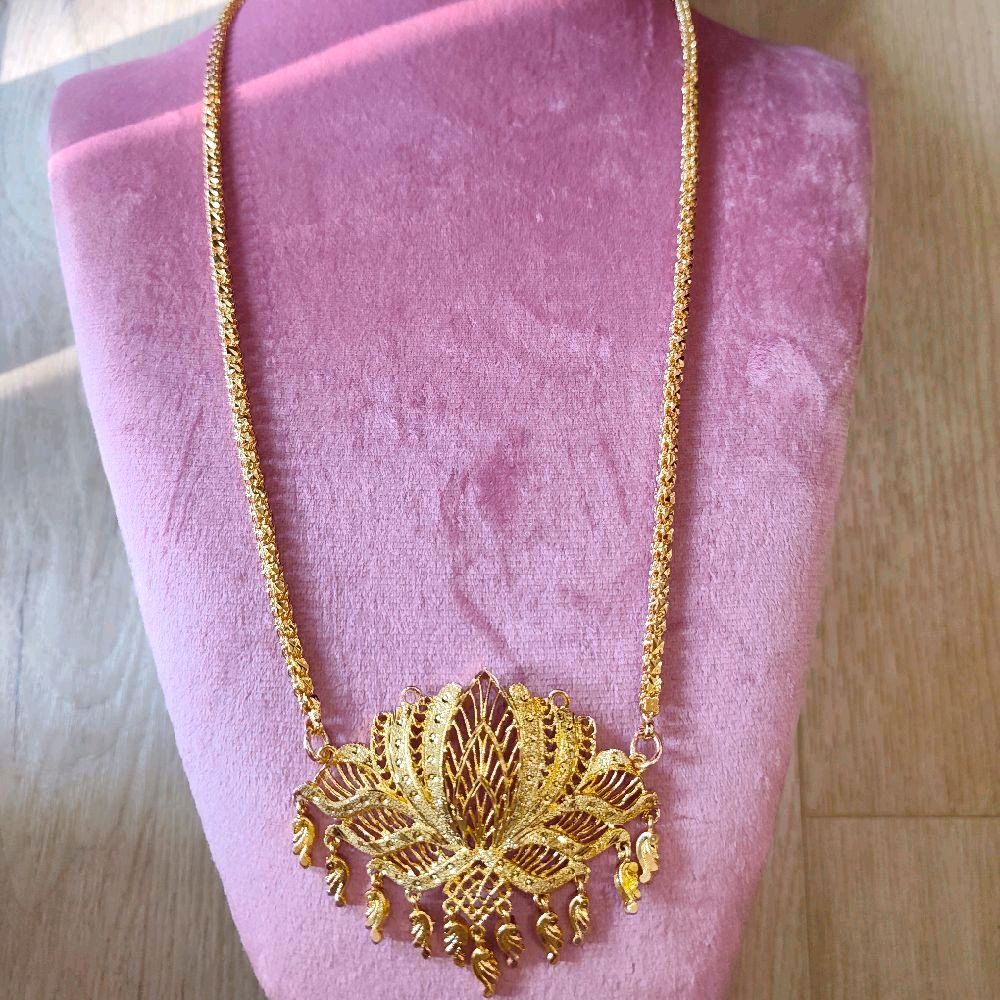 28 inches functionwear lotus cut maalai. Not 916 gold. M090