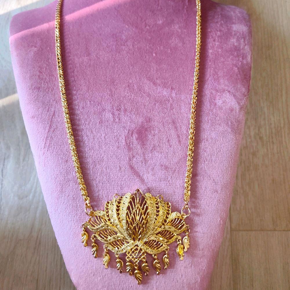 28 inches functionwear lotus cut maalai. Not 916 gold. M090