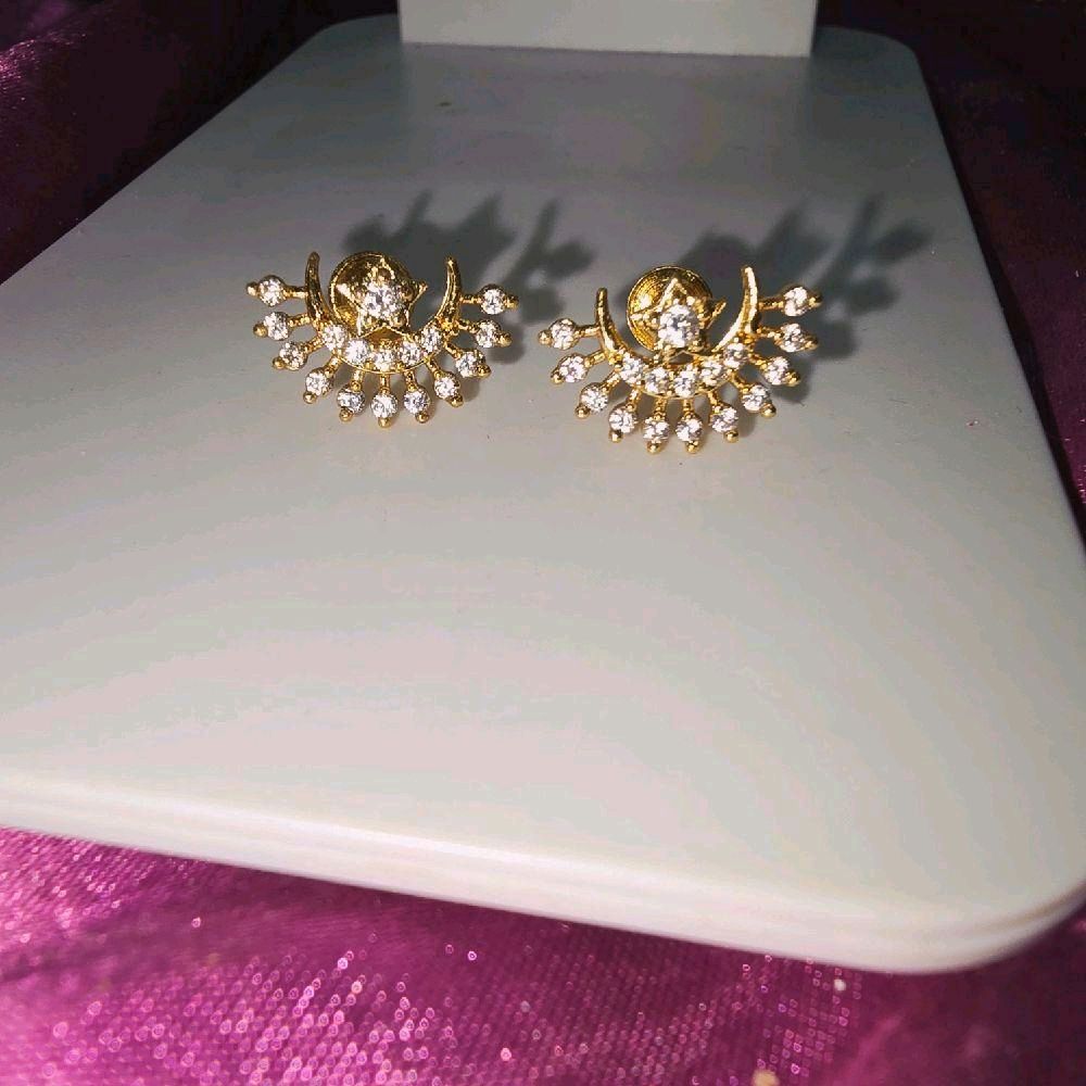 Small cut burst fanearrings. Indian screw type. Not 916 gold