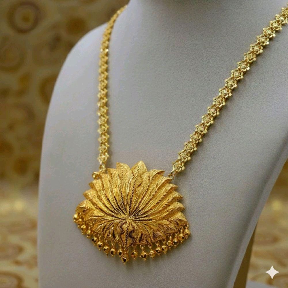 28 inches lotus pendent chain with Diamontelle work encrusted perfectly