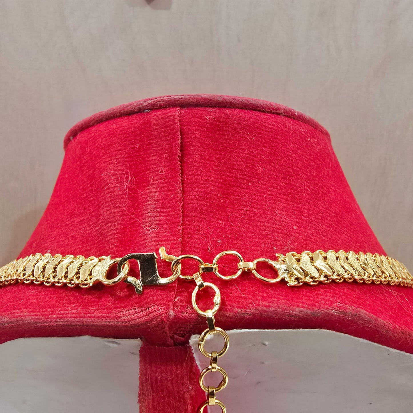 Diamond cut chain. Functionwear type of jewellery.  NOT 916 GOLD.