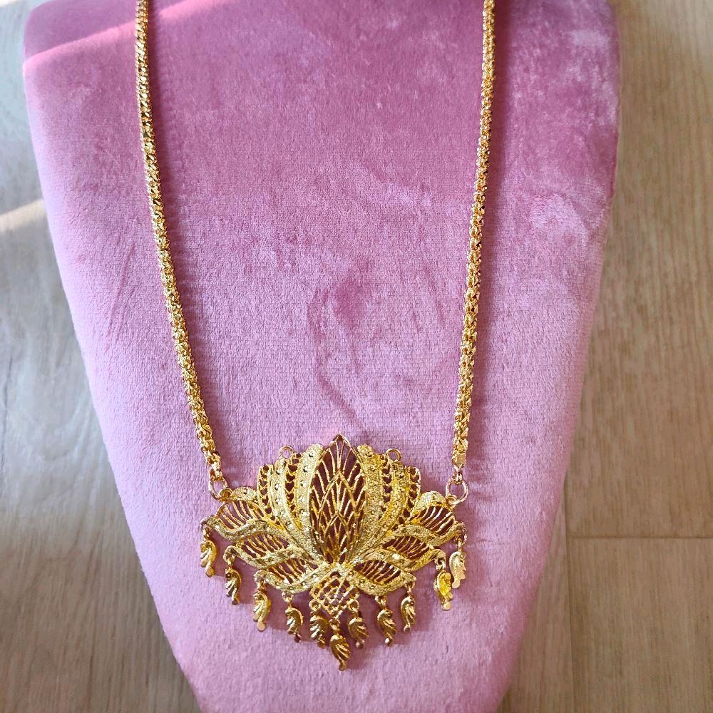 28 inches functionwear lotus cut maalai. Not 916 gold. M090